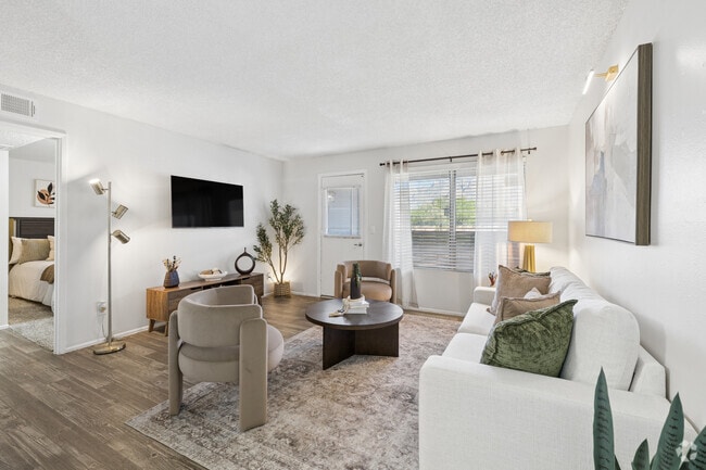 1BR, 1BA - 604SF - Living Room