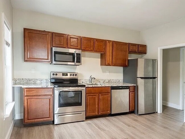 Building Photo - 8 Oak St Unit 1