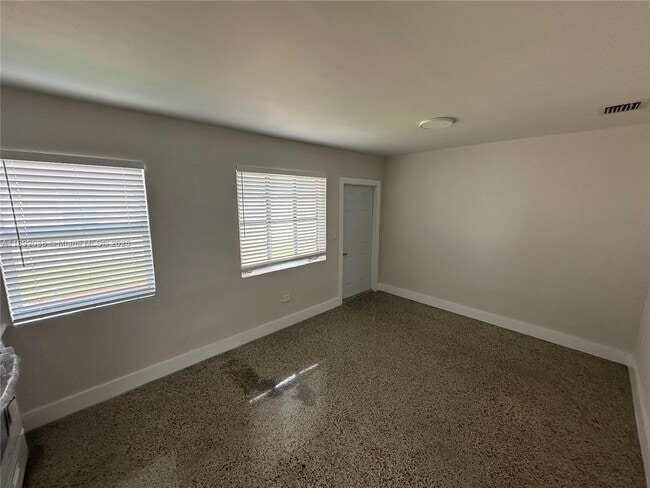 Photo - 211 SW 18th Ave Unidad 2