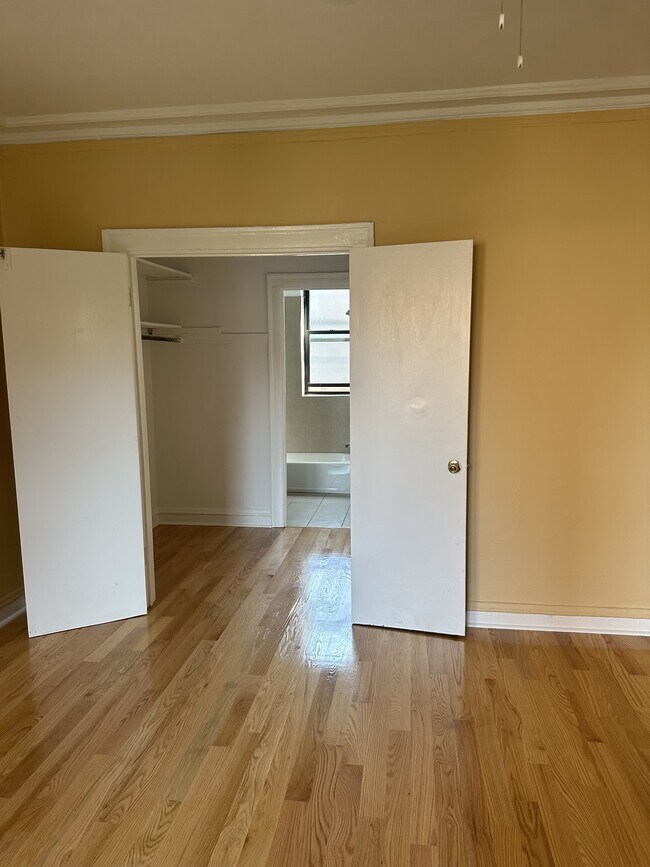 Photo - 6853 S Crandon Ave Unit 6853-2