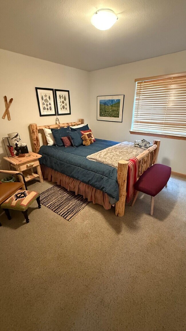 Photo - 2498 Talbot St