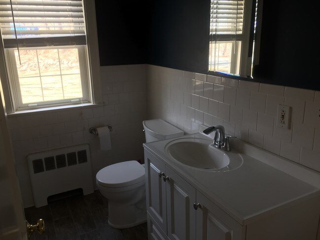 Photo - 40 Dunster Ln