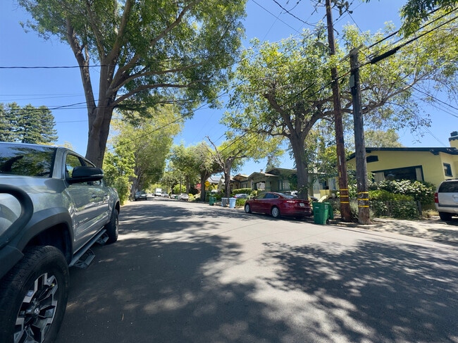 Photo - 2309 Derby St