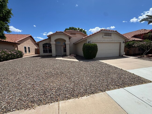 Beautiful & Cozy Chandler Home! - Beautiful & Cozy Chandler Home!