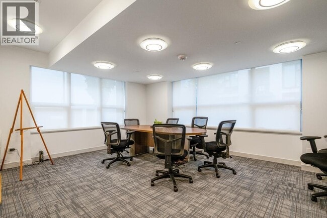 Photo - 5665 Boundary Rd Unité 305