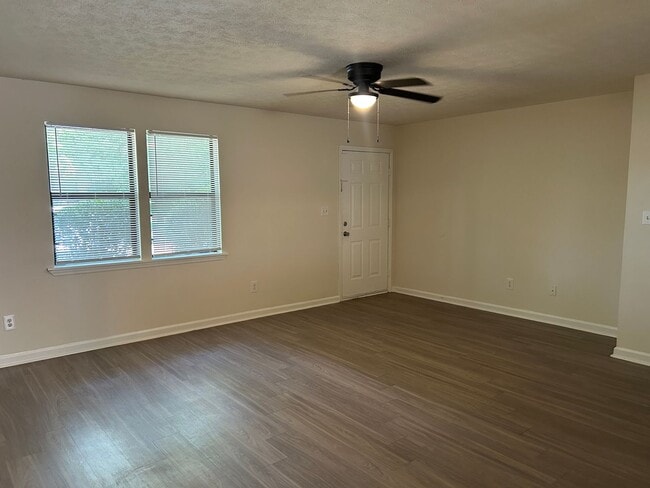 Photo - 1010 Wellington Dr