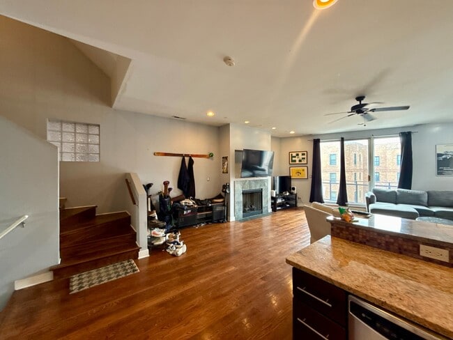 Photo - Stunning 3 Bed 2 Bath in the Old Town area Unit 4