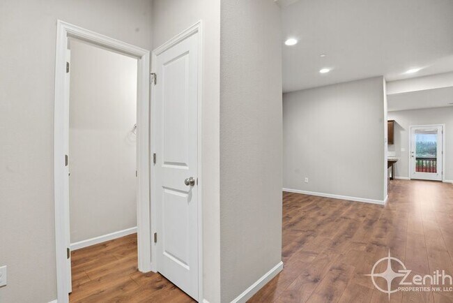 Photo - 9019 N Dogwood St