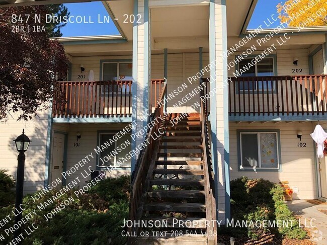 Building Photo - Nice upstairs apartment near Whitewater Pa... Unit 202