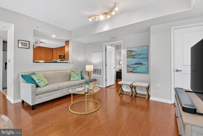 Photo - 930 Wayne Ave Unidad 405