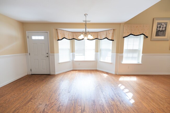 Photo - 111 Goldfinch Ave