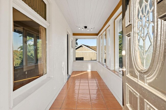 Photo - Charming 2-Bed 2-Bath Tacoma Craftsman | S...
