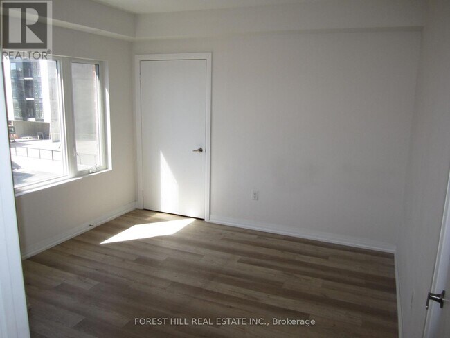 Photo - 8010 Kipling Ave