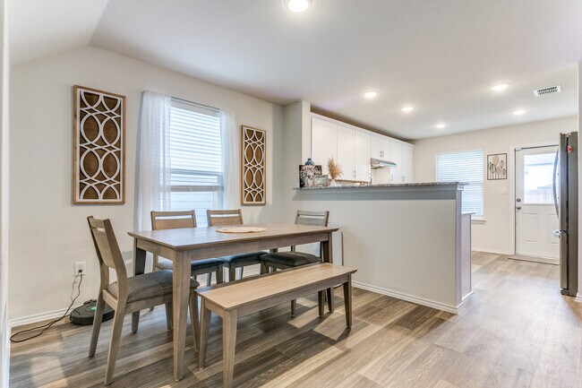 Photo - 6231 Fieldrun