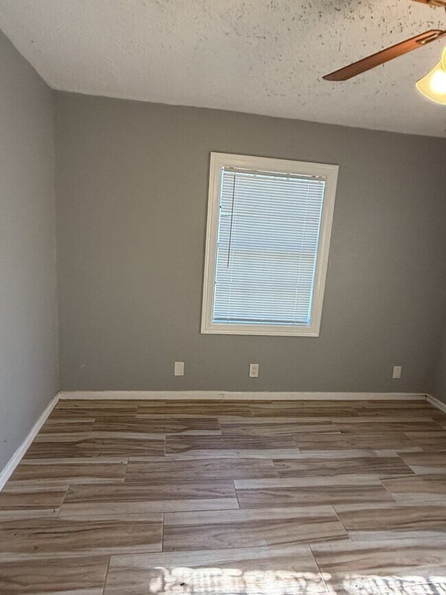 Photo - 5115 Balkin St