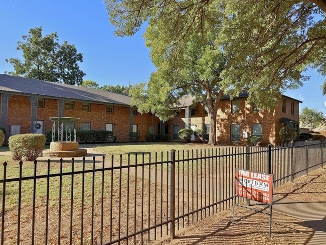 Building Photo - 1801 Rose St