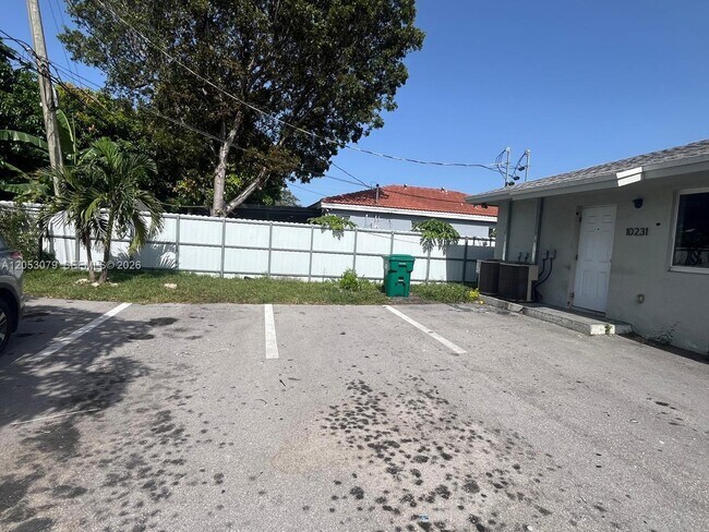 Photo - 10229 SW 173rd St Unit 1