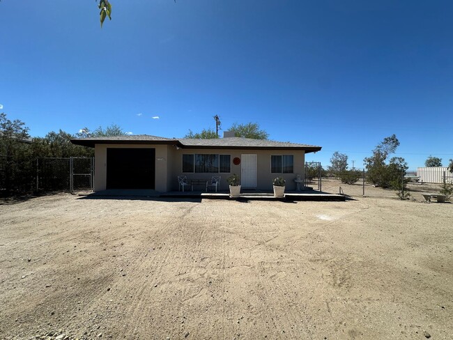 Building Photo - Newly Remodeled 2 bed 1 bath home!