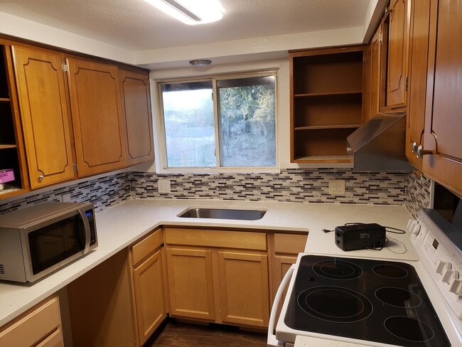 Photo - 825 Tilden Ave