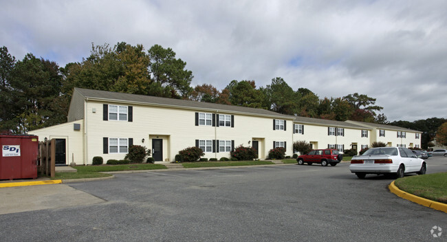 New Hampton Commons Apartments - New Hampton Commons Apartments