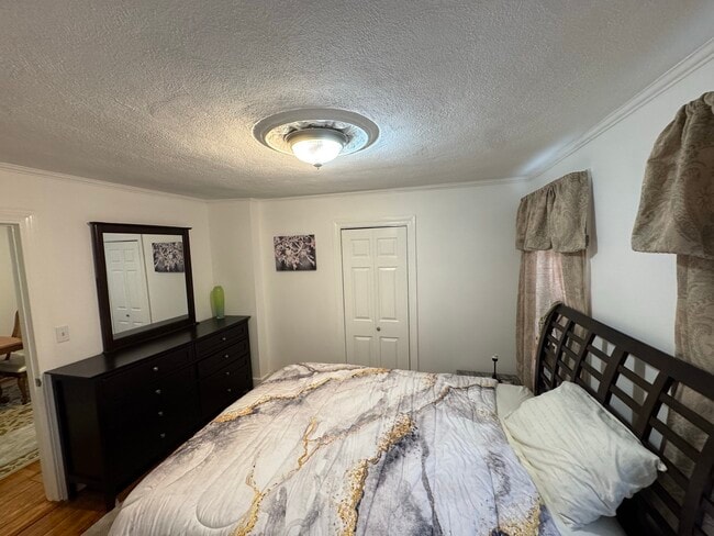 27 Gibson St