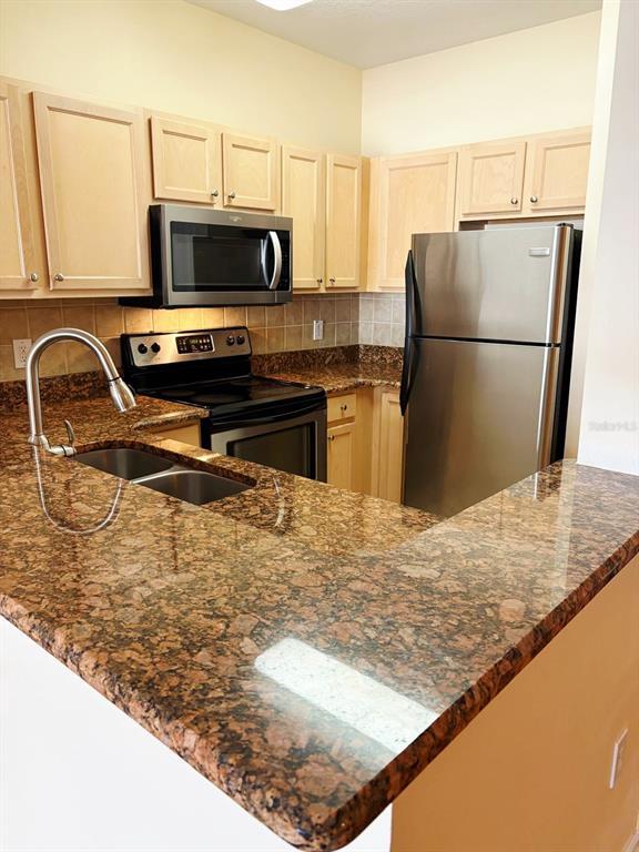 Photo - 12837 Madison Pointe Cir Unidad 205 Rental