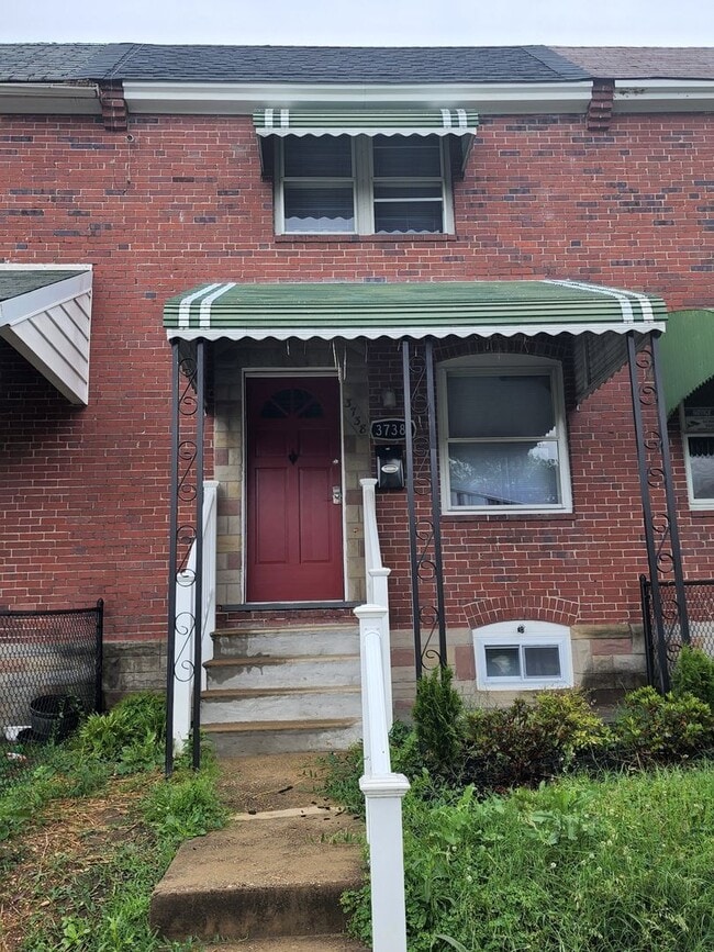 Building Photo - Beatuiful Two Bedroom Town Home