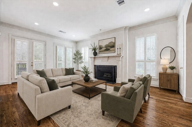 Photo - 1811 Devonshire Crescent