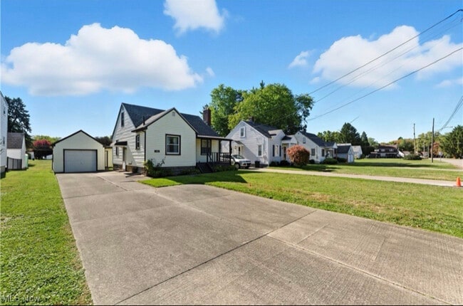 Photo - 132 33rd St SE