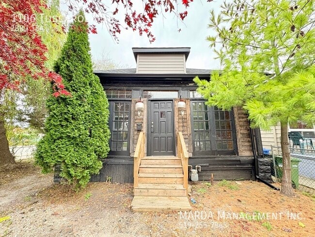 Building Photo - CHARMING 2 BED/1 BATH BUNGALOW + UTILITIES! 1 MONTH FREE RENT!!