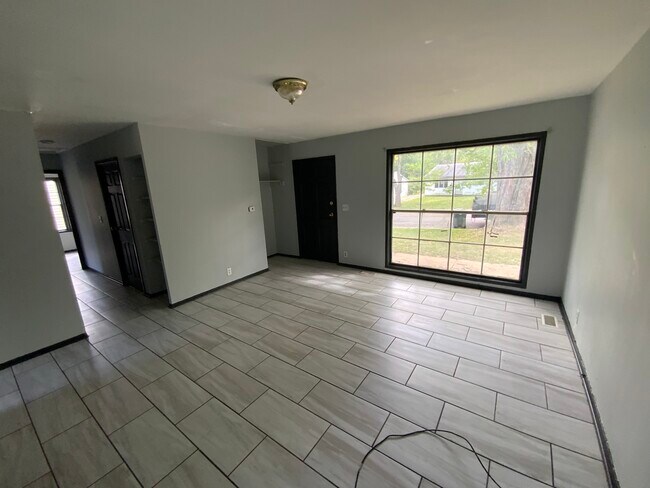 Photo - 905 Southmoor Dr