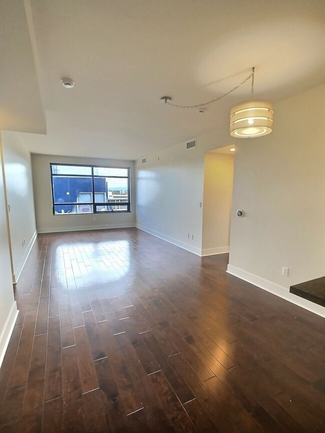 Photo - Fantastic 2 Bedroom/2 Bathroom Condo For R... Unit 503