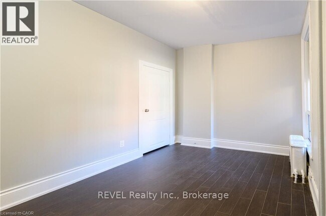 Photo - 463 1/2 King St E Unit 12