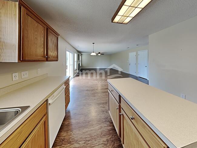 Photo - 5323 Kim St SW