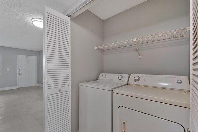 Photo - 1430 Meadows Cir W Unit 1430