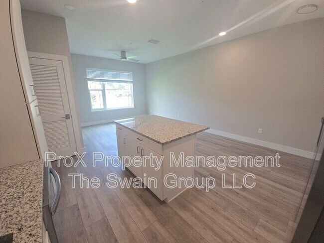 Photo - 701 Bates Ave SW Unit 203
