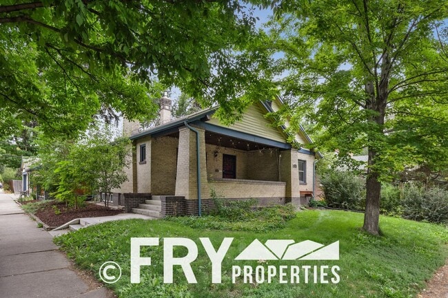 Building Photo - Classic Bungalow in Amazing Location with ... Rental