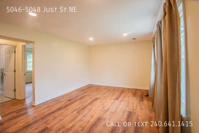 Photo - 5046-5048 Just St NE-