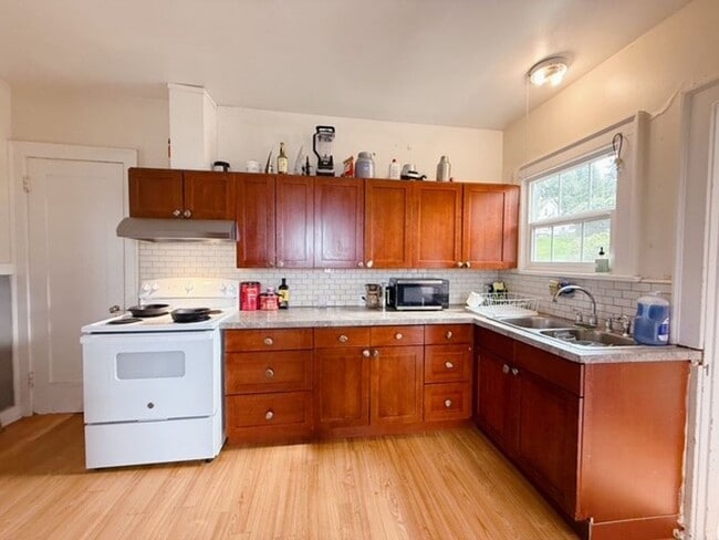 Photo - 3 & 4 Bedroom Units Just Steps from WWU Unit #A