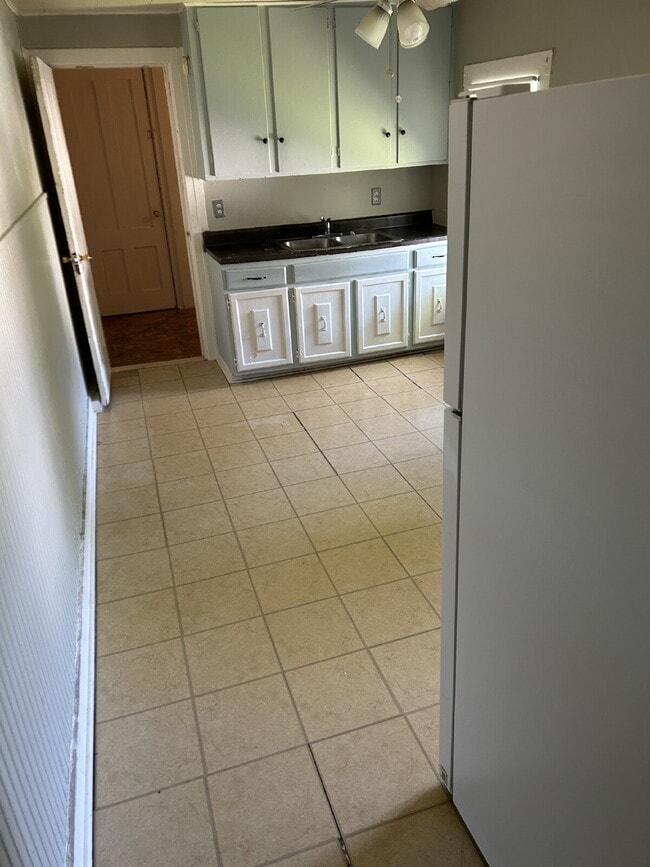 Photo - 1 Bedroom Apartment in Caledonia - Available August 8th, 2026 Unit Apt 4