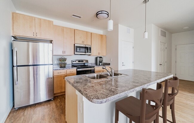 Building Photo - East Range Crossings