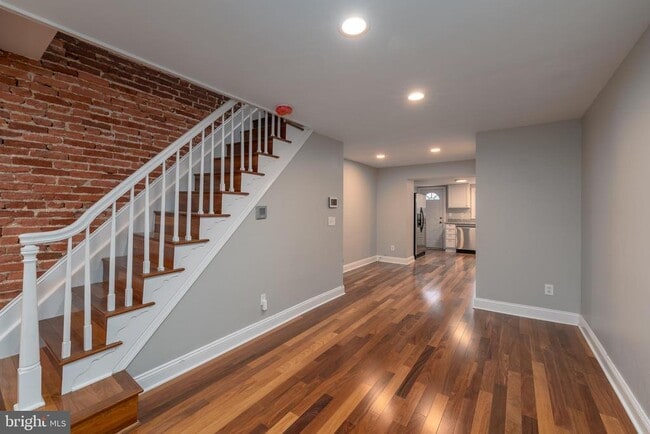 Photo - 915 S Bouldin St