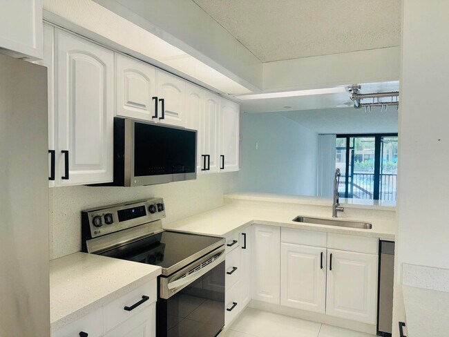Photo - 9 Royal Palm Way Unidad 102