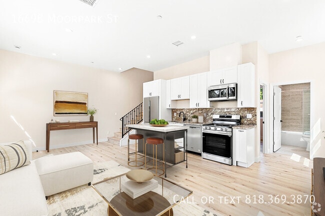 Building Photo - 16698 Moorpark St Rental