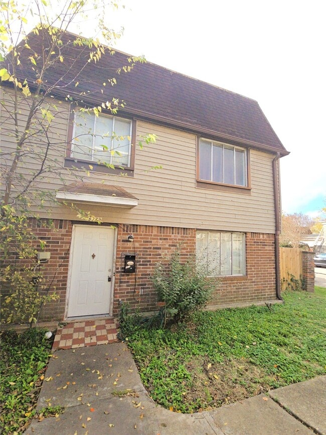 Photo - 8379 La Roche Ln