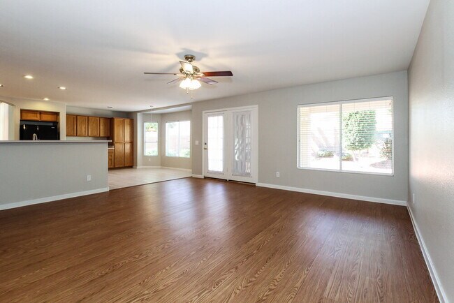 8760 W Melinda Ln