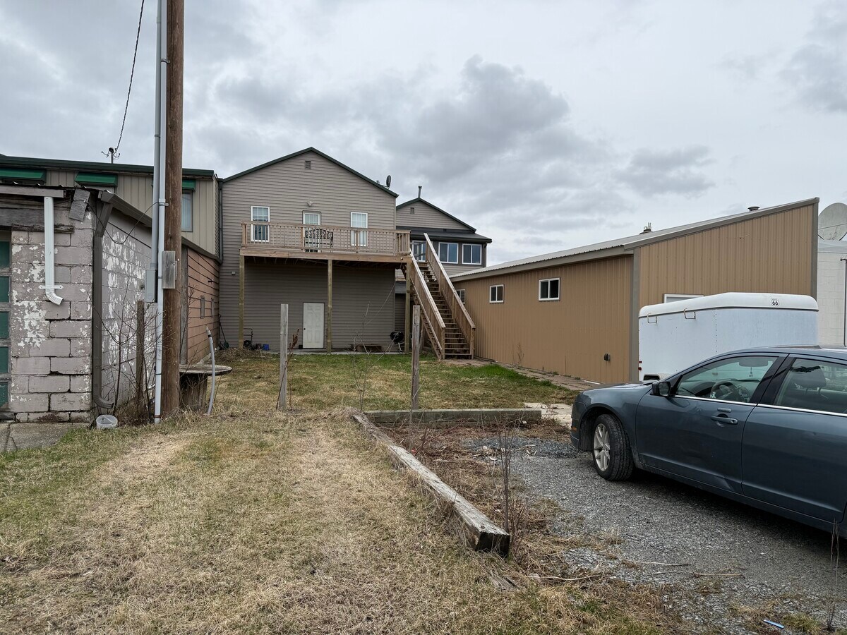 Entrada trasera - 206 N Main Ave Unidad 1 Bedroom