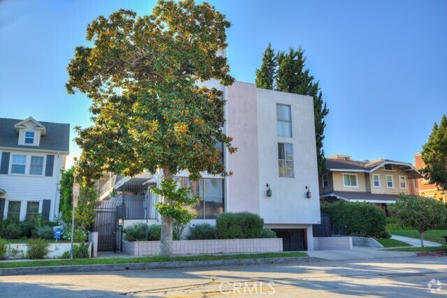 Building Photo - 695 S Norton Ave Unit 202 Rental