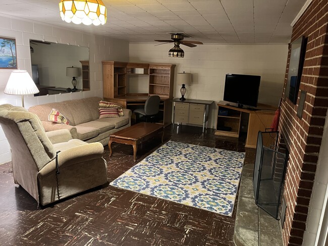 Building Photo - 5923 Angling Rd