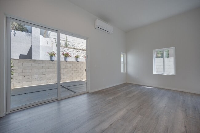 Photo - 2611 Hyperion Ave